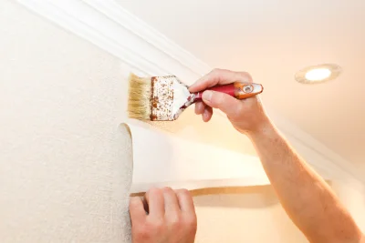 Pose de papier peint à Thiézac — revêtements muraux et toiles de verre